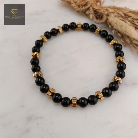 bransoletka-z-kamieni-naturalnych-onyks-i-hematyt-kwiatek-handmade-zbliżenie