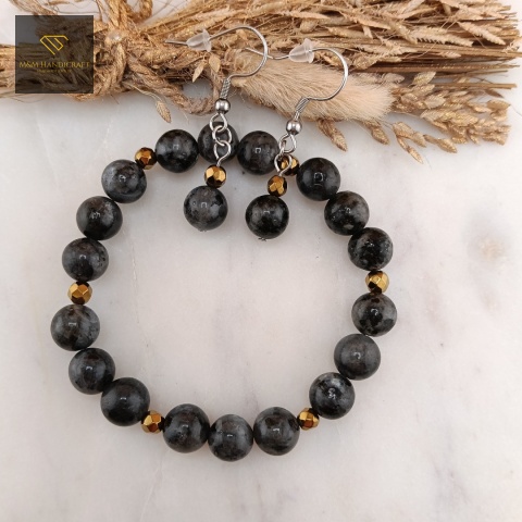 zestaw-biżuterii-z-kamieni-naturalnych-labradoryt-i-hematyt-handmade-zbliżenie