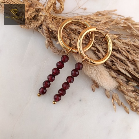 kolczyki-Płomień-Zorzy-z-kamieni-naturalnych-granat-handmade-zbliżenie-na-kamienie