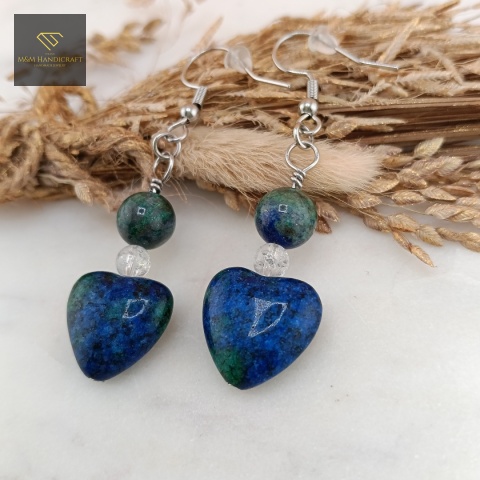 kolczyki-z-kamieni-naturalnych-azuryt-i-kryształ-górski-handmade-zbliżenie-na-kamienie