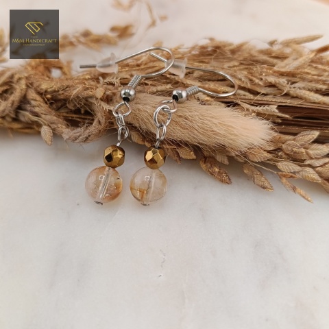 kolczyki-z-kamieni-naturalnych-hematyt-i-cytryn-bigle-stal-chirurgiczna-handmade-zbliżenie-na-kamienie