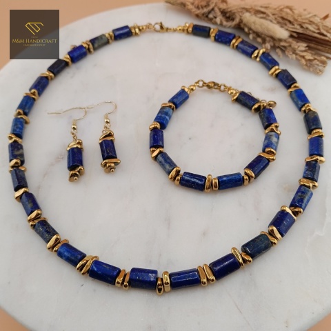 zestaw-biżuterii-z-kolczykami-z-kamieni-naturalnych-lapis-lazuli-hematyt-handmade-zbliżenie