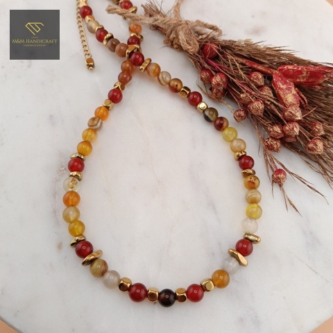 naszyjnik-Jesienny-Las-z-kamieni-naturalnych-agat-bursztynowy-agat-karneol-hematyt-handmade-zbliżenie