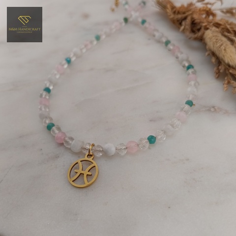 naszyjnik-dla-Ryb-z-kamieni-naturalnych-kamień-księżycowy-kwarc-różowy-kryształ-górski-amazonit-handmade-zbliżenie-na-kamienie
