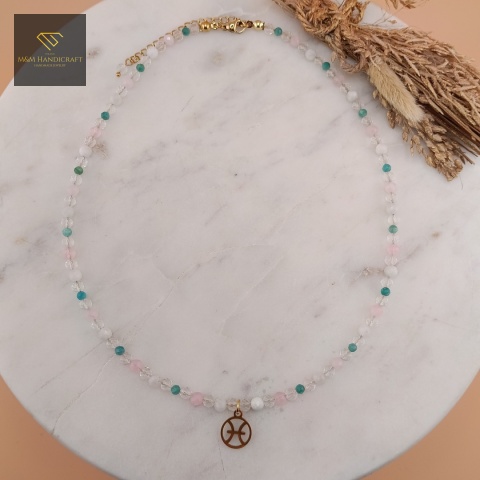 naszyjnik-dla-Ryb-z-kamieni-naturalnych-kamień-księżycowy-kwarc-różowy-kryształ-górski-amazonit-handmade-rzut-z-góry