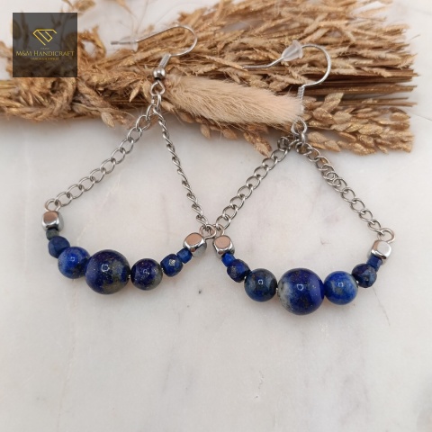 kolczyki-Tajemnica-Nieboskłonu-z-kamieni-naturalnych-lapis-lazuli-hematyt-handmade-zbliżenie