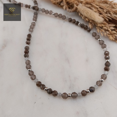 naszyjnik-Latte-z-kamieni-naturalnych-labradoryt-kwarc-dymny-handmade-zbliżenie-na-kamienie