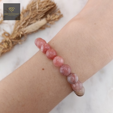 bransoletka-z-kamieni-naturalnych-jadeit-brzoskwiniowy-handmade-na-nadgarstku