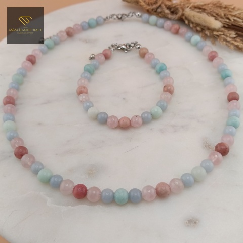 zestaw-biżuterii-Sweetie-z-kamieni-naturalnych-kwarc-różowy-angelit-rodonit-amazonit-handmade-zbliżenie-na-kamienie