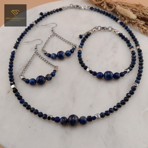 zestaw-biżuterii-z-kolczykami-Tajemnica-Nieboskłonu-z-kamieni-naturalnych-lapis-lazuli-hematyt-handmade