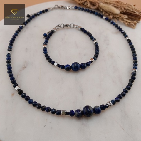 zestaw-biżuterii-Tajemnica-Nieboskłonu-z-kamieni-naturalnych-lapis-lazuli-hematyt-handmade-zbliżenie-na-kamienie